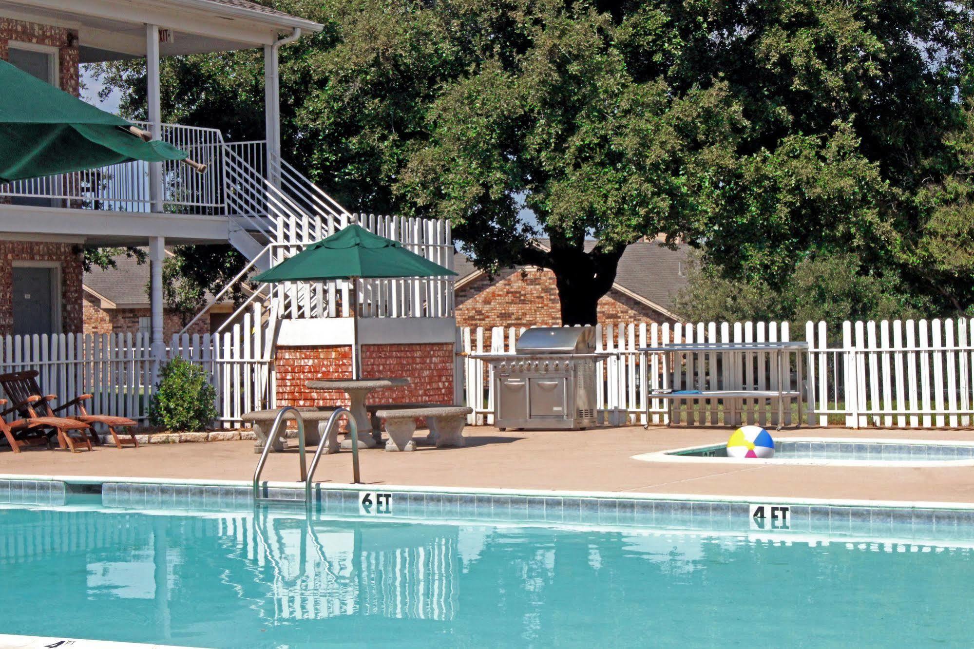 Lake View Inn グランベリー エクステリア 写真